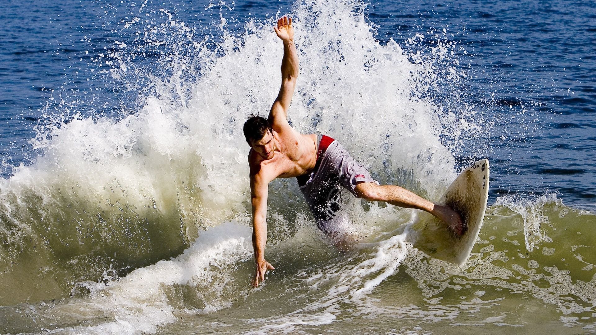 CS2枪战技巧精彩短视频，cs2游戏